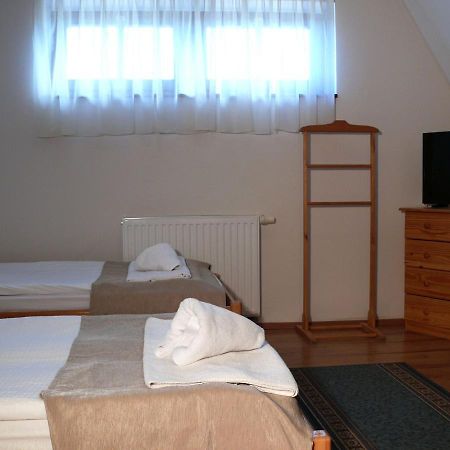 Kadarta Vendeglo Panzio Bed and Breakfast Veszprém Buitenkant foto