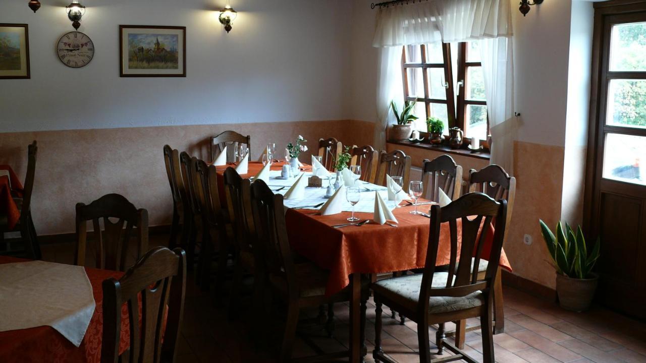 Kadarta Vendeglo Panzio Bed and Breakfast Veszprém Buitenkant foto