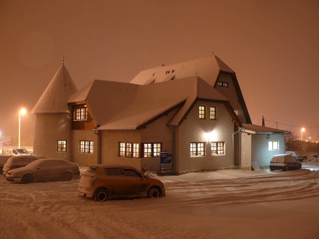Kadarta Vendeglo Panzio Bed and Breakfast Veszprém Buitenkant foto