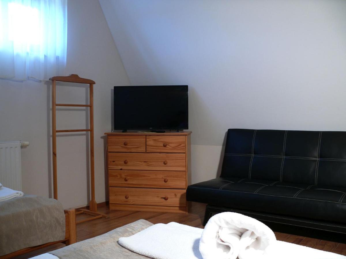 Kadarta Vendeglo Panzio Bed and Breakfast Veszprém Buitenkant foto