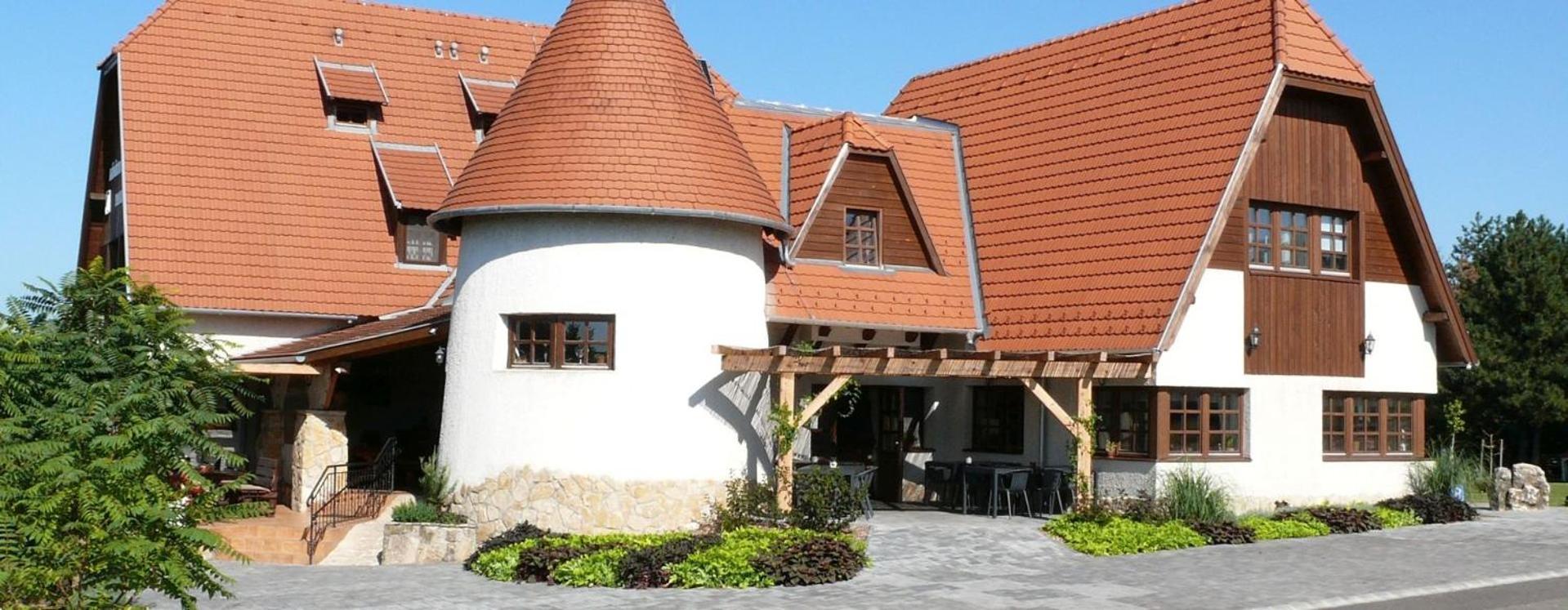 Kadarta Vendeglo Panzio Bed and Breakfast Veszprém Buitenkant foto