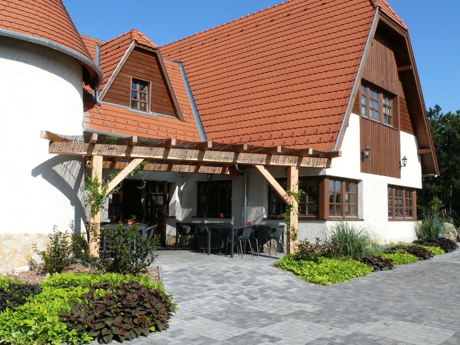 Kadarta Vendeglo Panzio Bed and Breakfast Veszprém Buitenkant foto